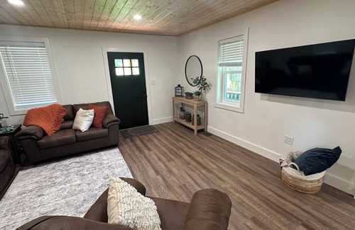 Duncansville Otro | NEW! 3-bed farmhouse in Duncansville w AC, WiFi. Close to Blue Knob Ski Resort