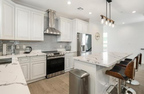 Mid-City Casa | New 3-Bed Luxury House