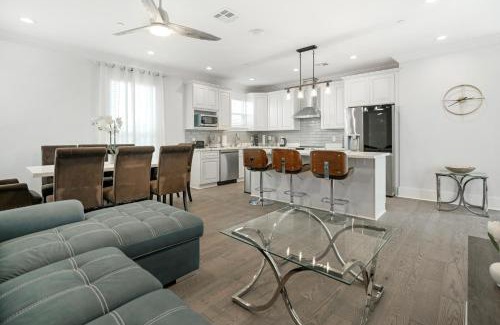 Mid-City Casa | New 3-Bed Luxury House