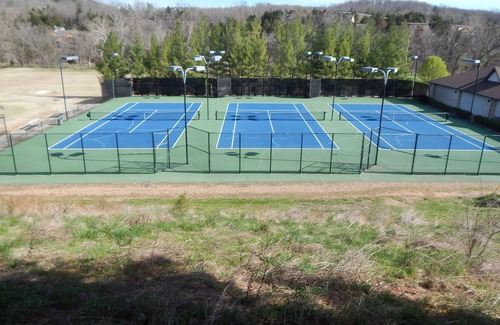 Branson West Condominio | Nueva 3 Dormitorio 3 Baño Walk En StoneBridge Condo cerca de Silver Dollar City