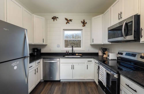 Bluff City Casa | New 3b/3ba waterfront construction on the South Holston River 1 mile from town.