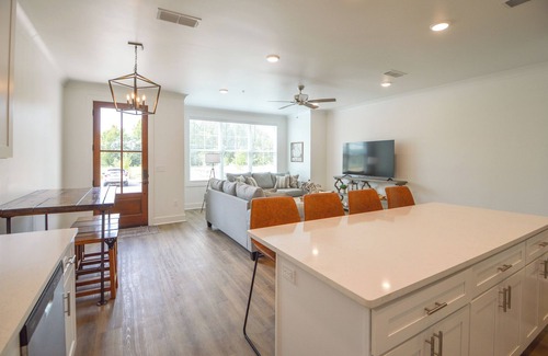Starkville Condominio | New 3BR/3.5BA condo 1.2 miles from MSU and 1.9 miles from the Cotton District!