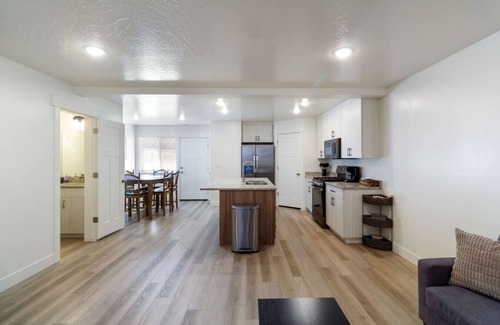 Cedar City Villa | New 3BR Home|Trails Nearby|Pet Friendly|BBQ Grill