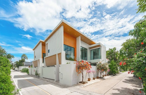 Ban Saiyuan Villa | New 3BR with Pool Near Beach V190