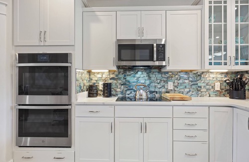 Palmetto Dunes Casa | New 4 bedroom Luxury Beach Home Minutes from Beaches, Pool, Spa, Golf Cart Bikes