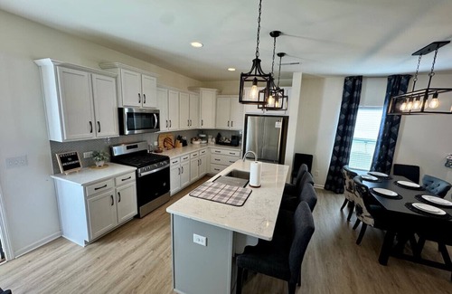 McLeansville Casa | New 4 Bedroom in Quiet Neighborhood w/ Sidewalks & Parks