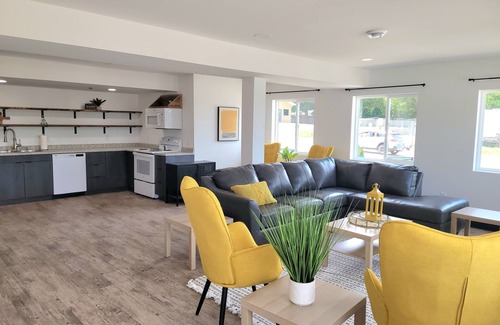 Spirit Lake Apartamento | New!! 4 Bedroom Unit sleeps 14