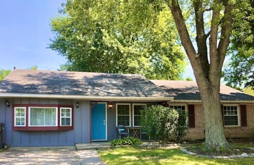 Acton Casa | *New* 4 Bedrooms, 10 min to Downtown, Sleeps 10!