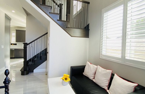 Midway City Casa | NEW 4BE/3.5BA Beautiful House, Built in 2020