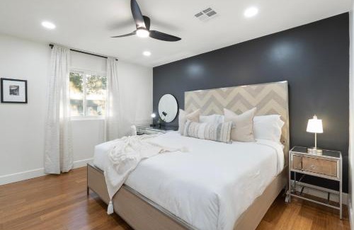 Cox Heights Casa | NEW 5 min to Old Town, Pool & Spa, 2 King Suites