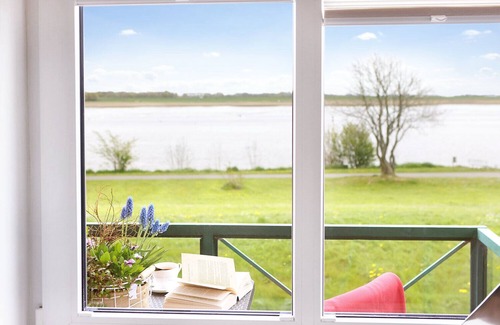 Toenning Apartamento | New 5-star vacation apartment with a fantastic view of the Eider.