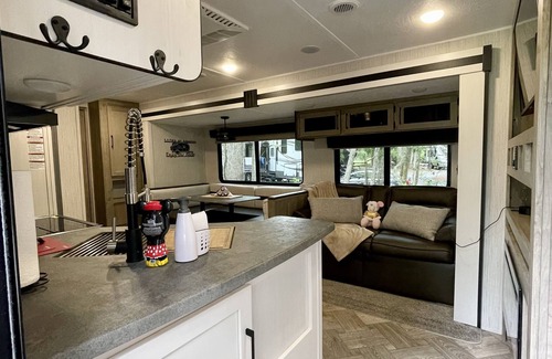 Seaboard Industrial Casa | NEW + ADVENTUROUS 2 bedroom Disney Camper/RV!
