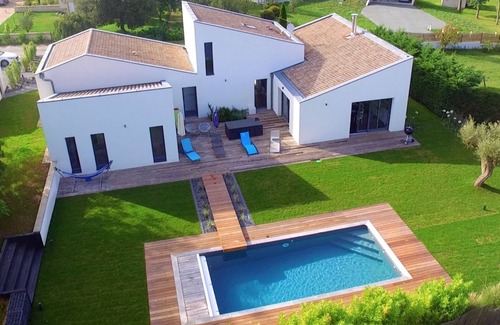 Saint-Germain-Du-Puch Casa | Casa de diseñador con toda la comodidad en medio de la naturaleza y con piscina