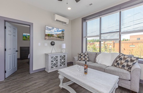 Marion Apartamento | New Apartments with views of Downtown Marion, NC!!