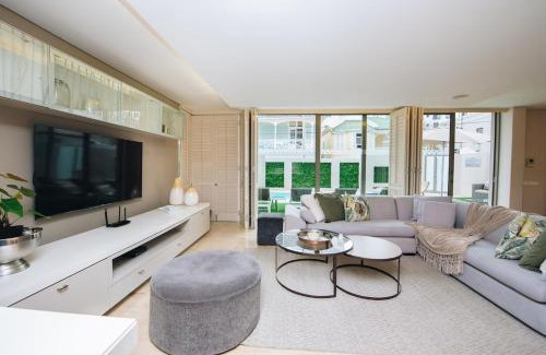 Sea Point Villa | NEW! Bantry Bay Luxurious Villa 50m from the sea