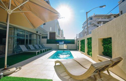 Sea Point Villa | NEW! Bantry Bay Luxurious Villa 50m from the sea