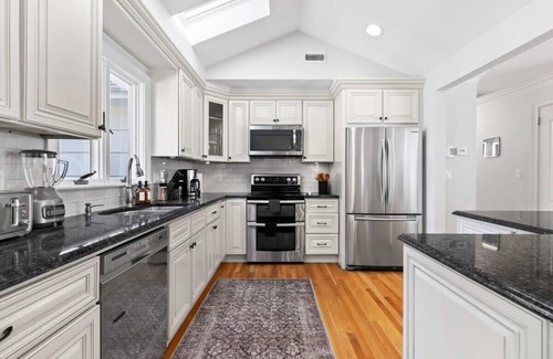 Cove - East Side - Shippan Casa | New Beach Home near Stamford Downtown/Shippan