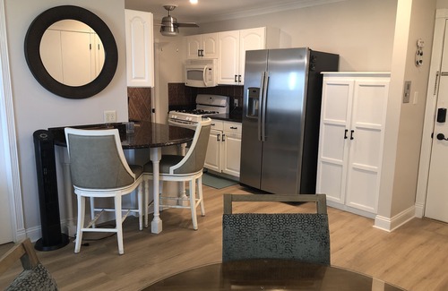 South Haven Condominio | NEW! BEACHFRONT LAKE VIEW Lake Michigan 1BR-private beach/heated pool/sundeck!