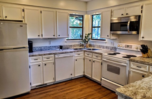 Hot Springs Village Casa | NEW! Beautiful 10-Guest Golf Retreat on the 16th hole of the Desoto Golf Course