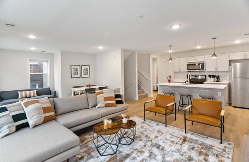 Uptown Apartamento | New! Beautiful Minneapolis Home