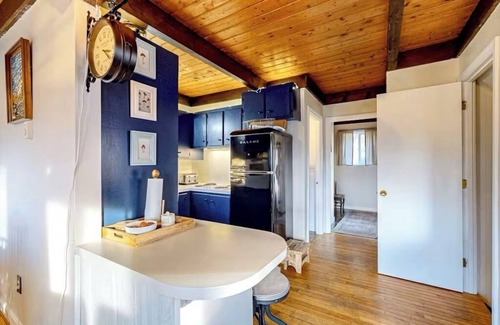 Whitefield Casa | NEW! Beautiful mountain view, big deck, grill, fireplace, firepit - 3BD/1.5BA