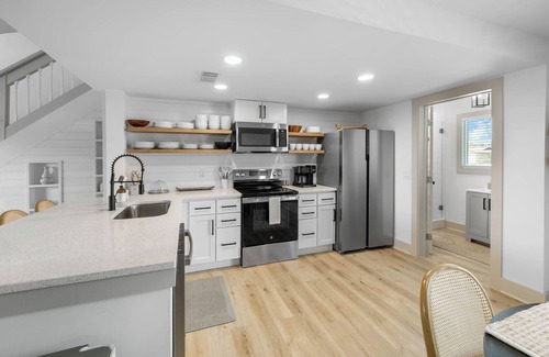 Spring Hill Casa | *New/Beautifully Remodeled/Waterfront/Pool Home
