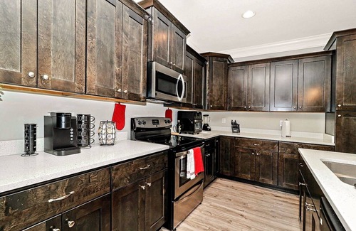 Norfolk Casa | NEW Beauty! This spacious get away is close to beach and base!