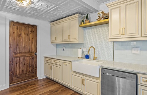 Morehead City Casa | NEW! Boho Cottage family/pet Friendly walking distance to Downtown Beaufort