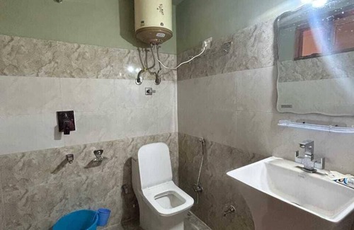 Bajaura Hotel | New Brahma Guesthouse