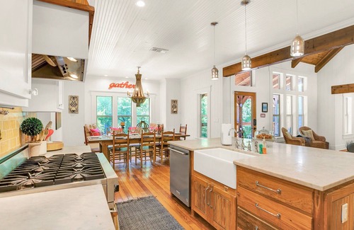 Gruene Casa | New Braunfels' Riverside Retreat Near Gruene Hall