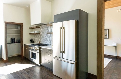 Bozeman Casa | NEW Bridger Bowl Modern Home - 16 miles from Main Street, Bozeman