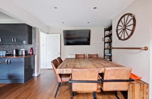 Leeds Casa | NEW Bright & Stylish 4BD Home City Centre of Leeds