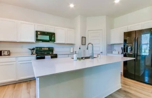 Maxwell Casa | New build! 4BR, Family Friendly, Yard+Garage