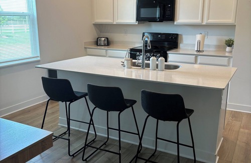 Maxwell Casa | New build! 4BR, Family Friendly, Yard+Garage