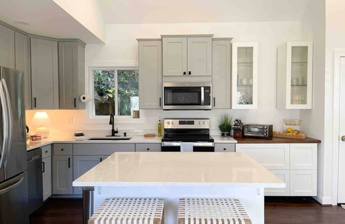 Burnsville Cabina | New Cabin with Big Views, Fire Table, 2 Primaries