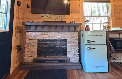 Town of Hope Cabina | NEW! Cabin with gazebo on the river! 111A