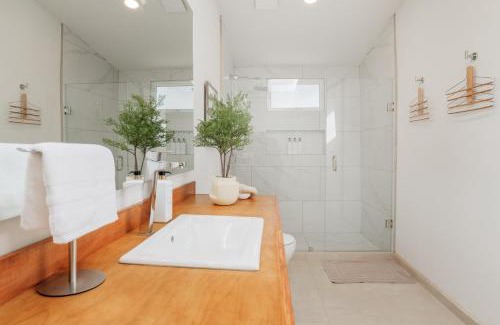 San Antonio de las Minas Casa | New Cabin with King Bed, AC and TV near Wineries at Monte Olmo
