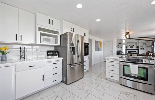 Twin Falls Casa | New! Canyon Rim home with waterfall trail!