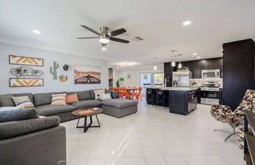 Papago Parkway Casa | *NEW* Casa de Cactus: Pool+Putting Green+Game Room
