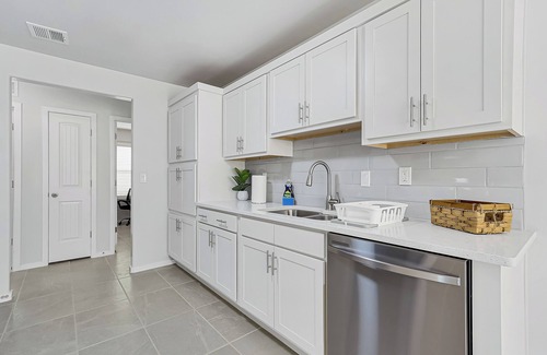 Biggs Field Casa | NEW Casa Oakhampton 3 bedroom 1 bath
