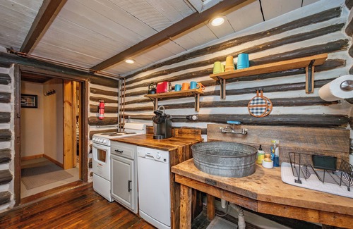 Thayerville Casa | New! Charming Dog Friendly Retreat w/ Hot Tub