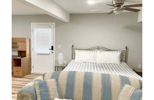 Fayetteville Casa | NEW✯Cheerful & Spacious Studio W/Private Entrance