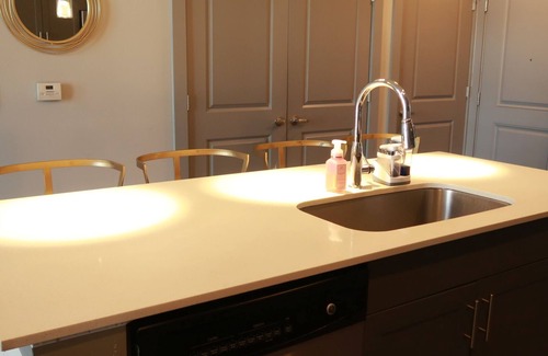 Lindridge-Martin Manor Apartamento | NEW Chic & Cozy City Getaway