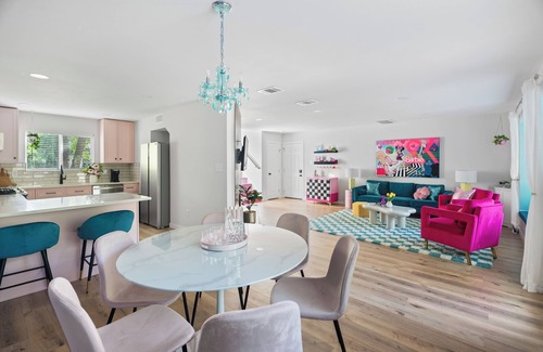 Austin Casa | NEW Colorful, IG Worthy Dreamhouse - Sleeps 8