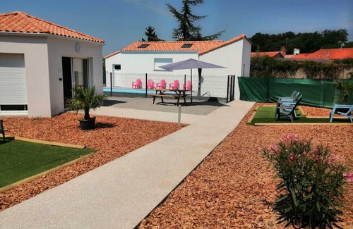 Vaire Casa | New comfortable house with swimming pool, 6 km from the ocean