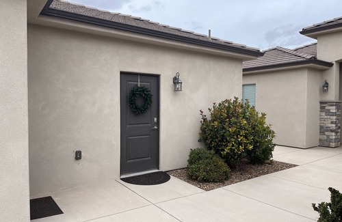 Hurricane Apartamento | New Comfy Cozy Casita near the Lakes, Dunes & Golfing! Perfect Couples Getaway!