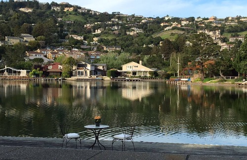 Belvedere Tiburon Casa | Un nivel de mediados de siglo casa de la orilla de la laguna de Belvedere. Alquiler de verano
