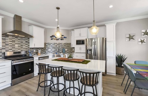 Marblehead Villa | New Construction Villa w/ pool in charming Lakeside Marblehead