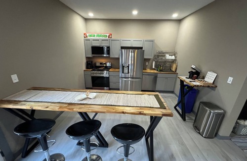 Nashville Apartamento | New Construction! 1 Mile from Downtown Nashville, Woodsy Tranquility