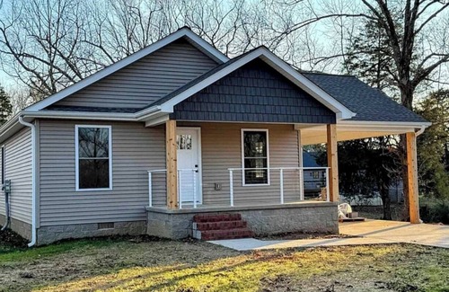 Benton Casa | New construction 3-bedroom home less than 1 mile from Kentucky Lake